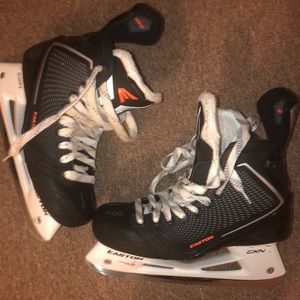 Easton mako II SKATES